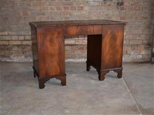 Mahogany Serpentine Pedestal Desk