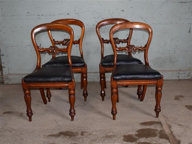 4 Mahogany Balloon Back Chairs zx2127